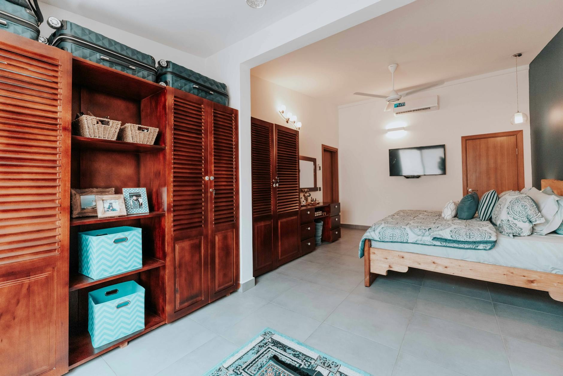 Close-up of parabet timber components and professional installation detail